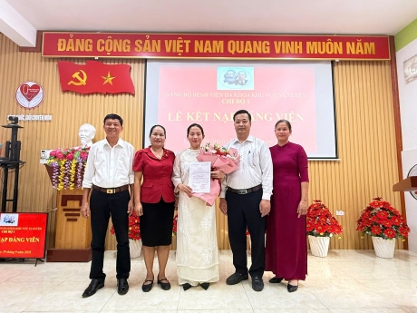 CHI BỘ 1 – BỆNH VIỆN ĐA KHOA KHU VỰC VỊ XUYÊN KẾT NẠP ĐẢNG VIÊN MỚI