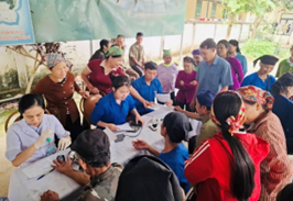 Hoạt động khám chữa bệnh tình nguyện cho người cao tuổi nhân dịp 26/3