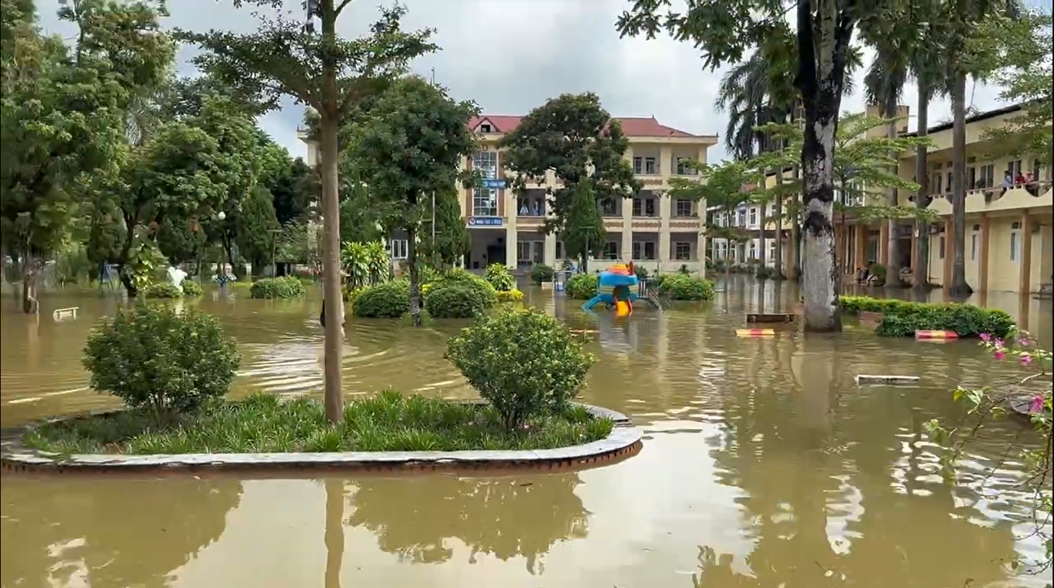 Bệnh viện đa khoa khu vực Vị Xuyên tỉnh Tuyên Quang khẩn trương khắc phục hậu quả cơn bão số 10
