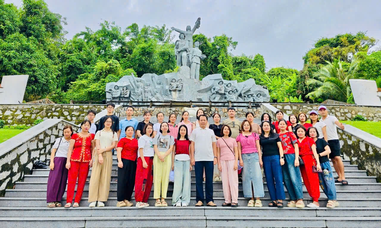 Bệnh viện đa khoa Vị Xuyên tổ chức cho viên chức, người lao động đi tham quan, nghỉ dưỡng tại các tỉnh Miền tây Nam bộ
