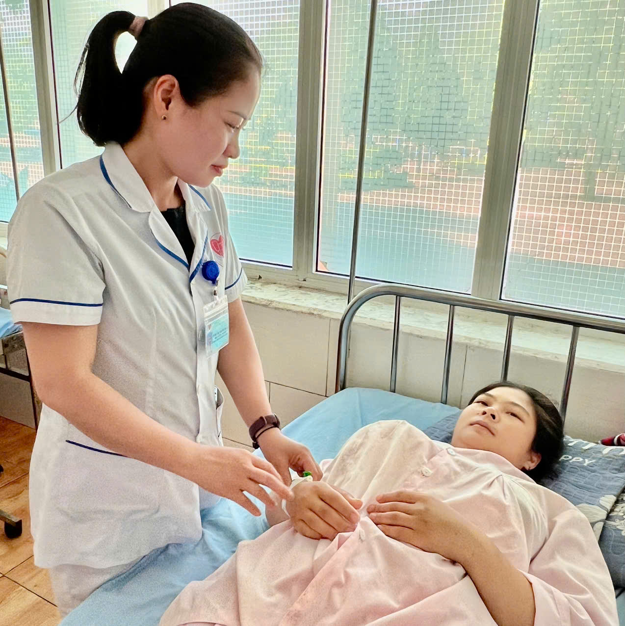 Nữ Điều dưỡng hiến máu cứu chữa sản phụ nguy kịch do băng huyết sau sinh